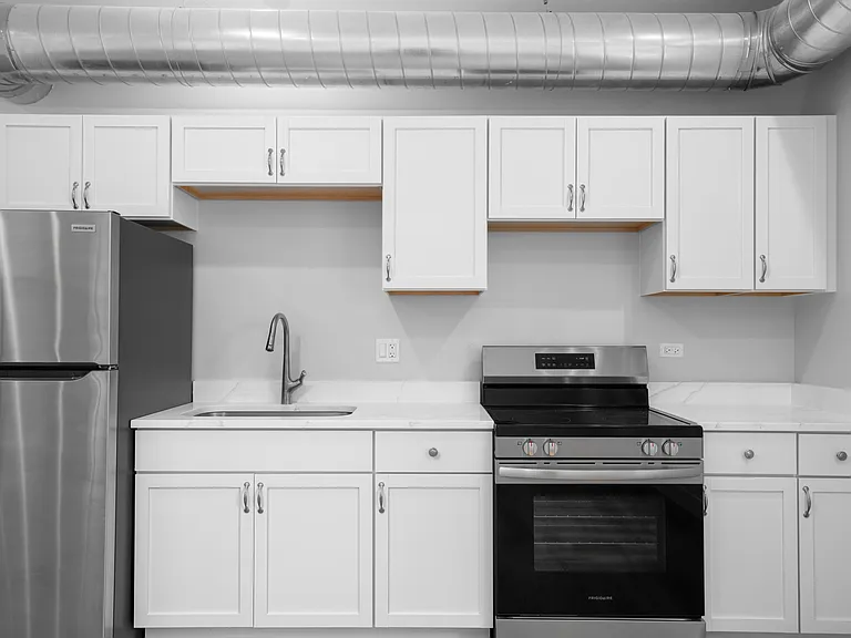 1219 W Devon Ave #205 — Photo 2