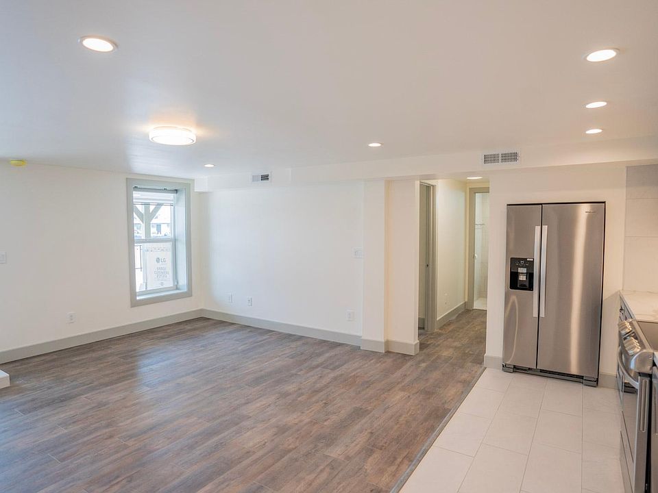 Bright and comfortable 2 bed, 2 bath patio apartment