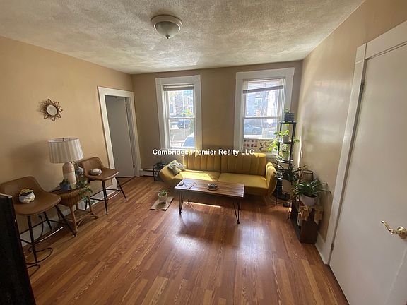5th image of 273 Cardinal Medeiros Ave #1