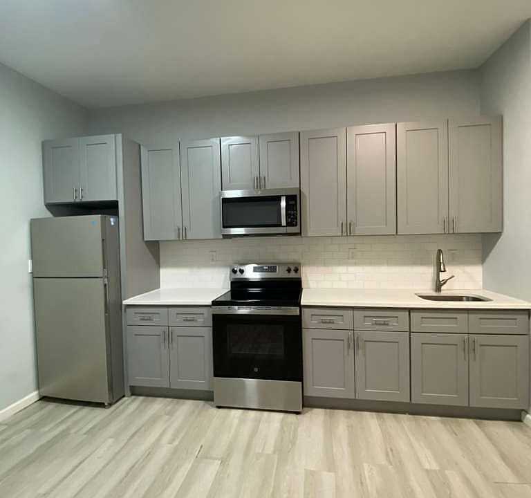 1st image of 33 Saint Josephs Ave Floor 1