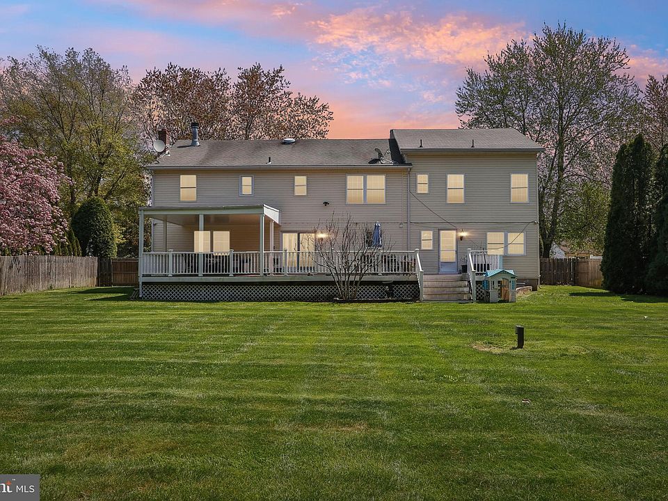 2nd image of 62 Rockwell Cir