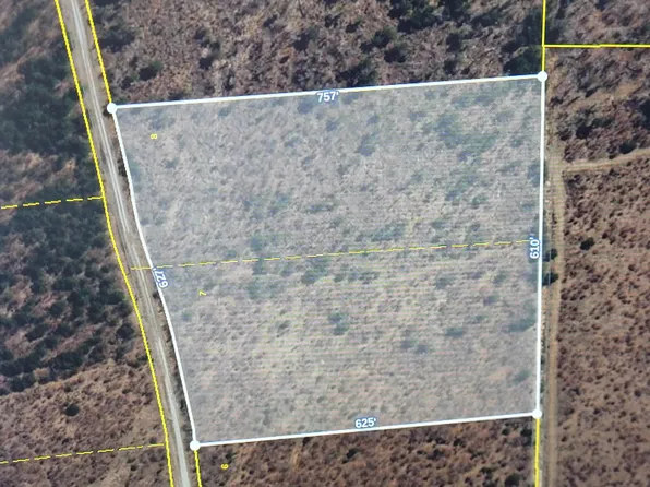 7 8th Ln, Spencer, TN 38585