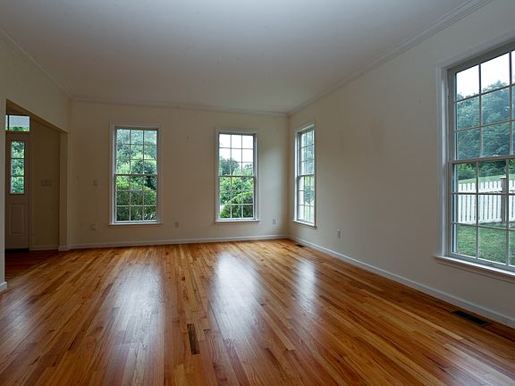 3rd image of 145 Evan Dr