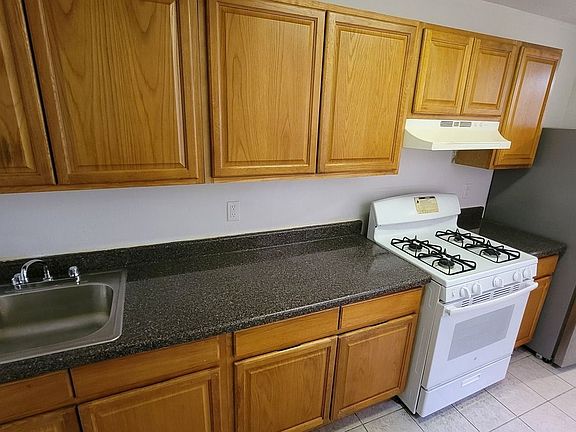 3rd image of 3038 Holland Ave #2