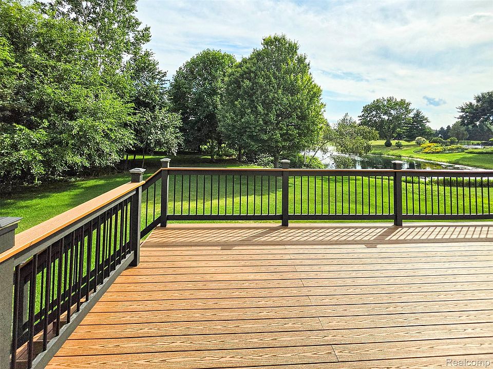 221 Maplewood Dr, photo 7