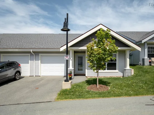 42 Candytuft Close, Halifax, NS B3G 0E5