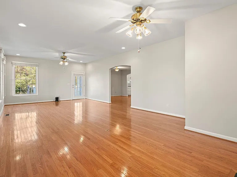 119 W Chippendale Dr — Photo 9