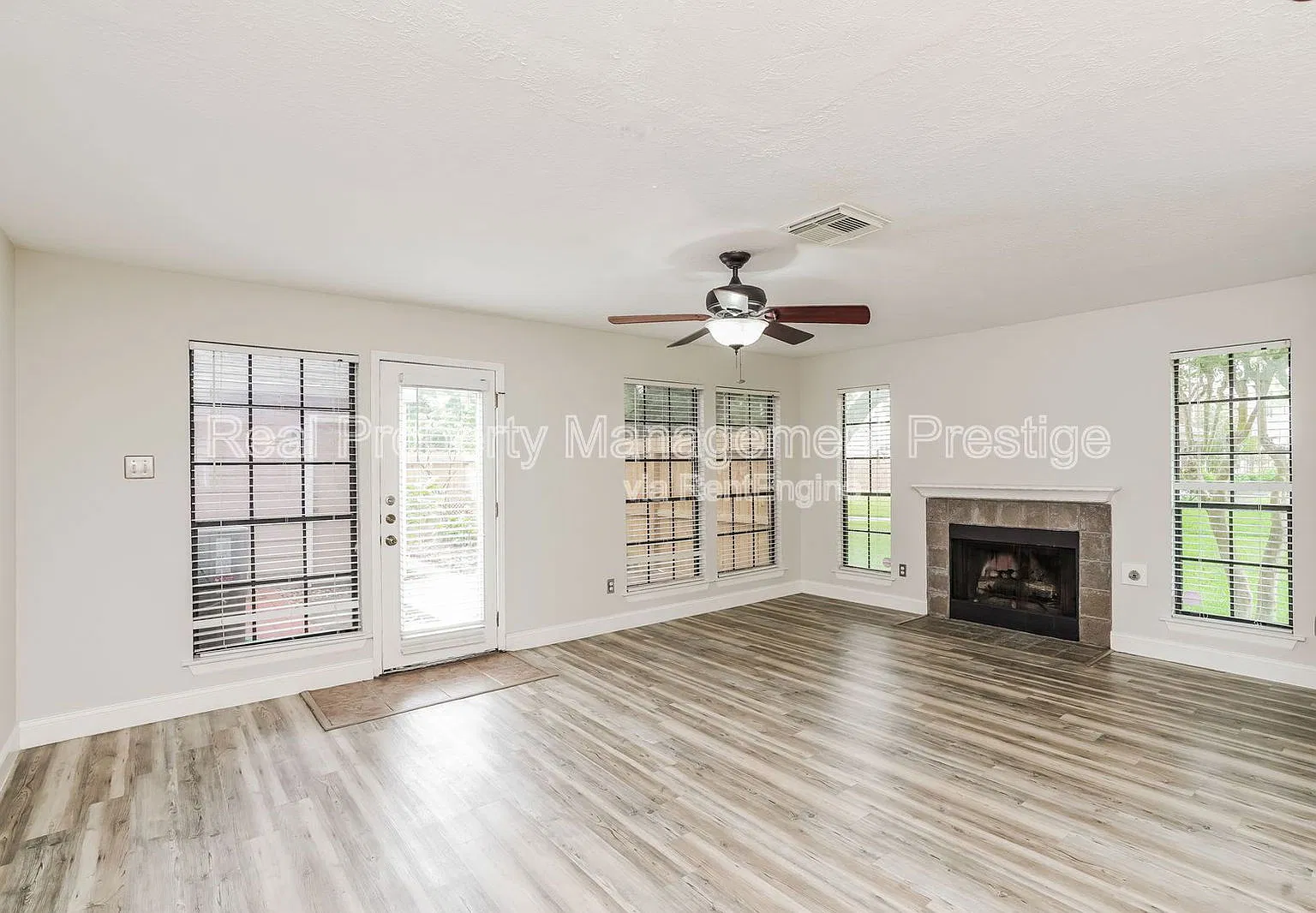 2 bed, 2.0 bath, 1304 sqft, $1,995 — Photo 4