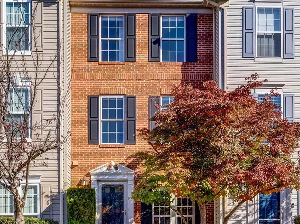 4332 Sutler Hill Sq, Fairfax, VA 22033