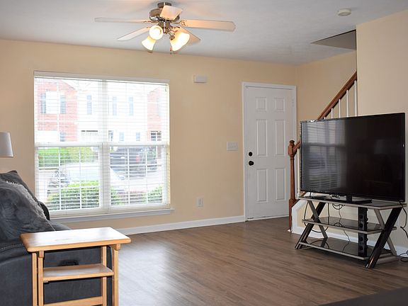 3rd image of 146 Oak Valley Cir
