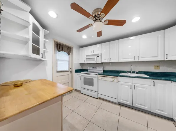 2681 S Course Dr, Pompano Beach, FL