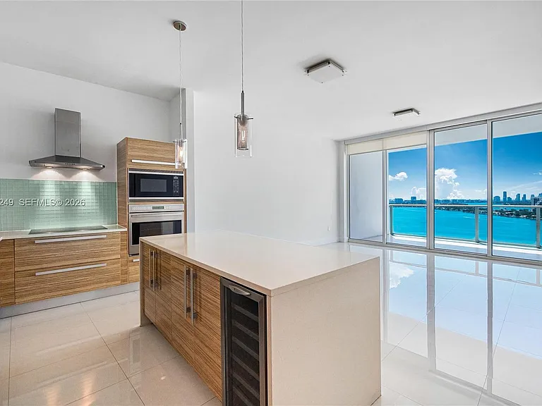 2020 N Bayshore Dr #3904 — Photo 6