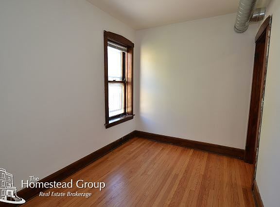 5th image of 3549 N Seeley Ave #Tw0