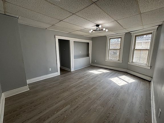 3rd image of 70 Eaton Pl Unit 4A