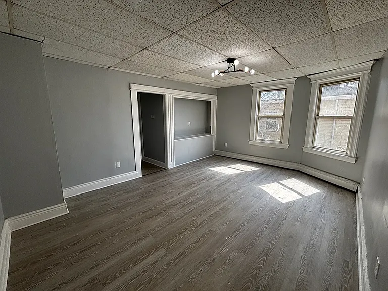 70 Eaton Pl #4A — Photo 3