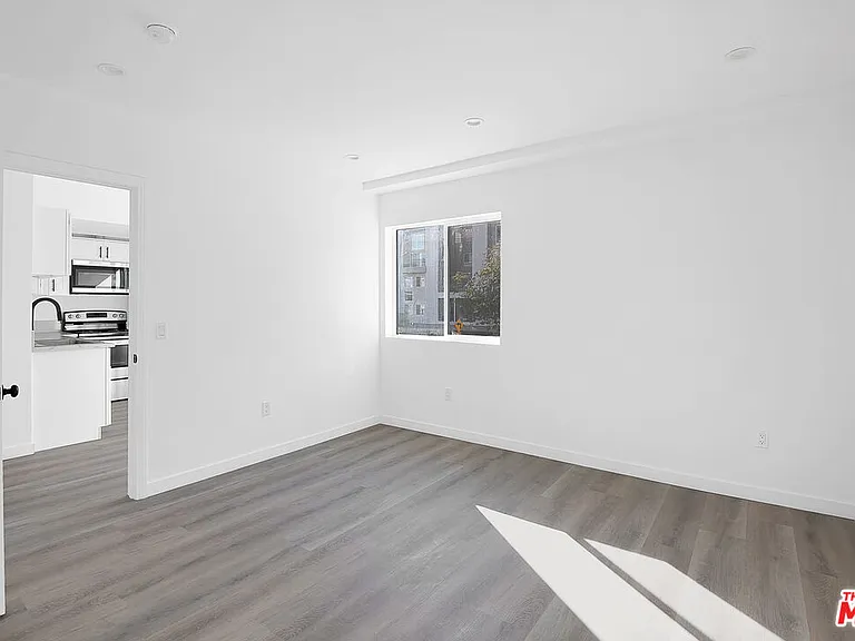 1610 S Beverly Glen Blvd #10 — Photo 4
