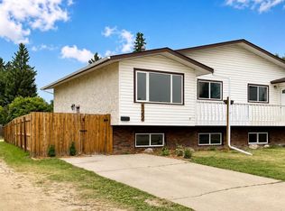 122 S Allan St, Red Deer, AB T4R 1E7