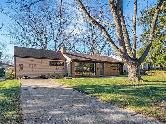 2nd image of 1011 Pine Tree Dr