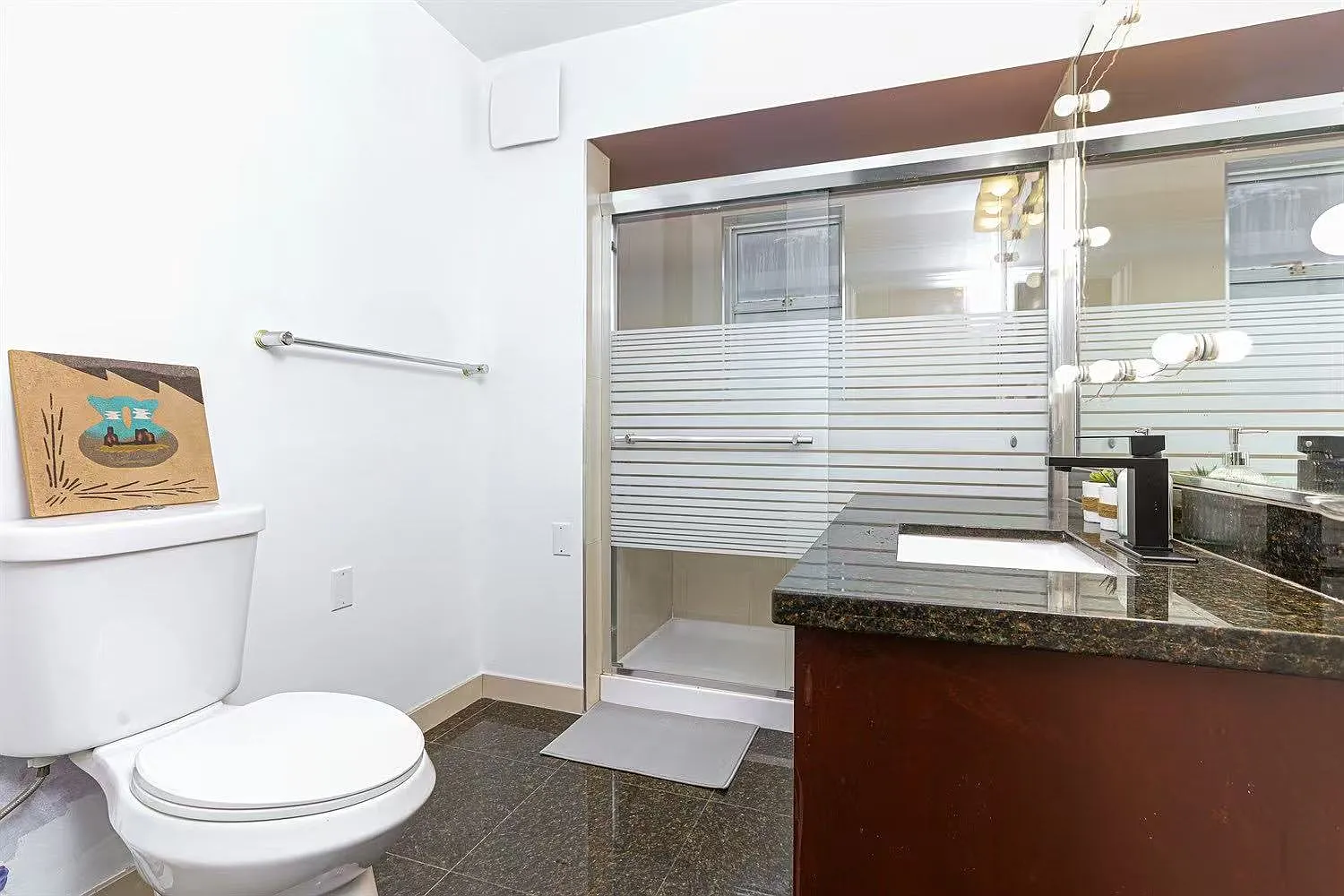 5 bed, 2600 sqft, $1,550 — Photo 2