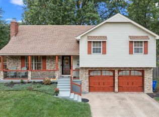 15210 S Summertree Ln, Olathe, KS 66062