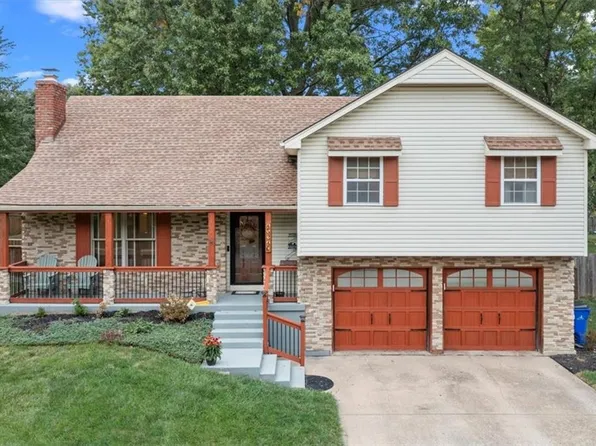 15210 S Summertree Ln, Olathe, KS 66062