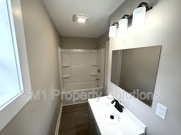 915 Willow Rd — Photo 12