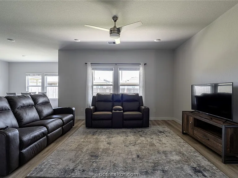 956 Lady Bird Ln — Photo 6