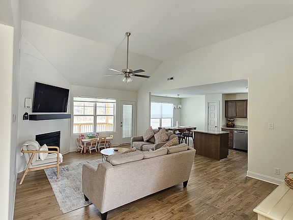 4th image of 2373 Bridgeport Way