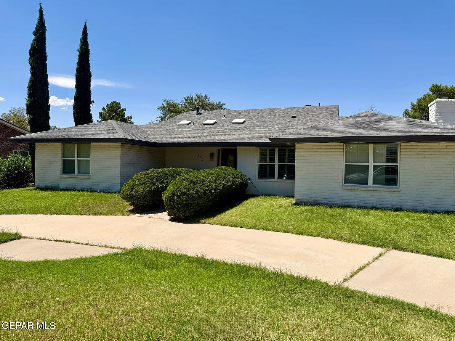 3 bed, 2.5 bath, 2336 sqft, $2,600 — Photo 3