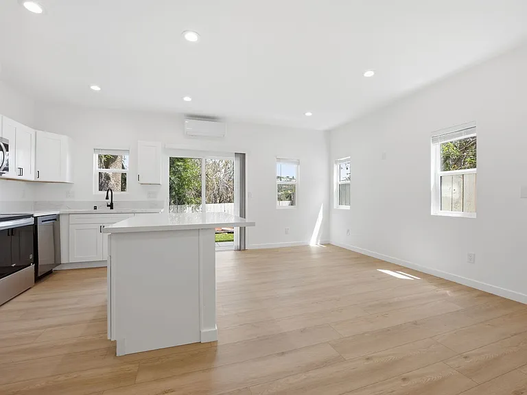 6414 Cleo St — Photo 8