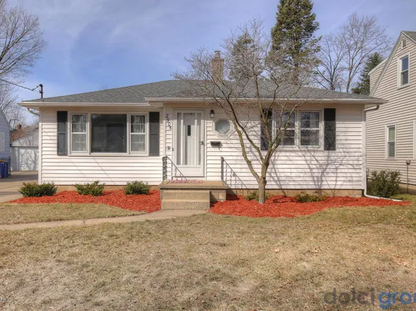 2905 Edgewood Ave NE, Grand Rapids, MI 49505