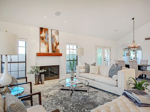 5th image of 2749 E Winchcomb Dr