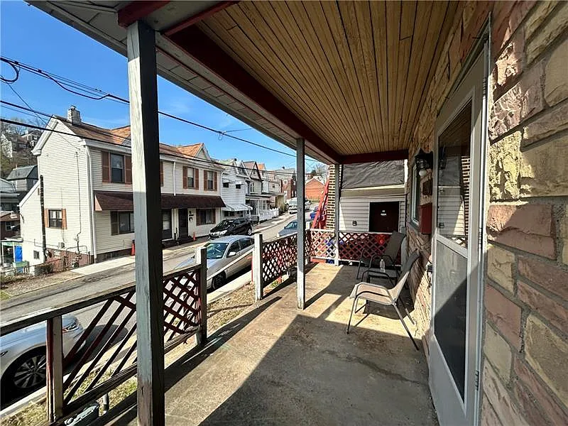 4 bed, 1702 sqft, $2,400 — Photo 1