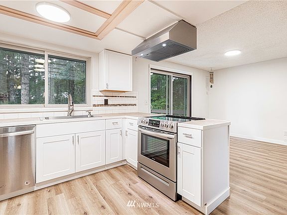 Light and bright Kitchen! 