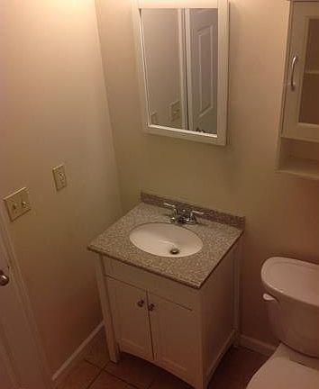 5th image of 220 Woodbine Dr