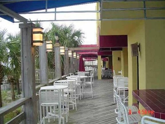 Onsite restaurant serves outdoor too!