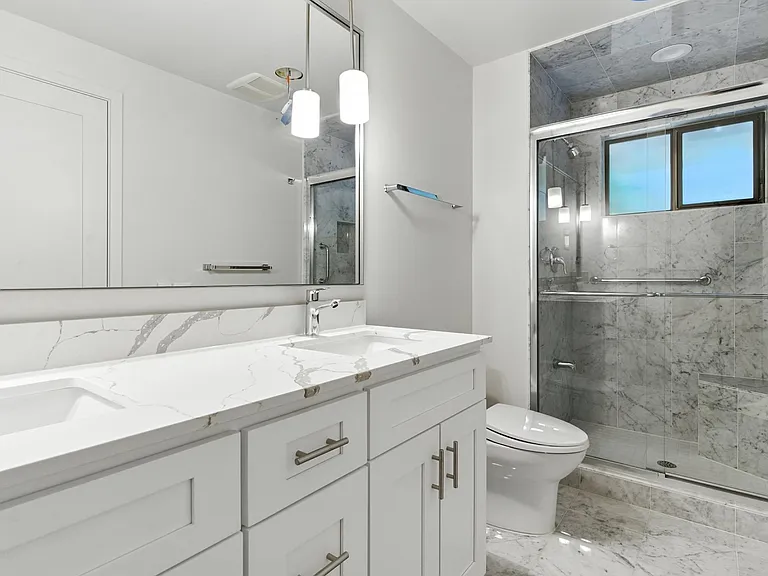 Primary En-Suite Bathroom