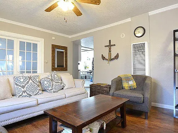 3833 Vinton Ave — Photo 3