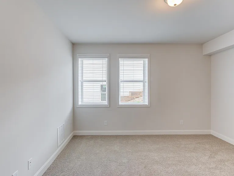1290 Ainsworth Aly #1 — Photo 14