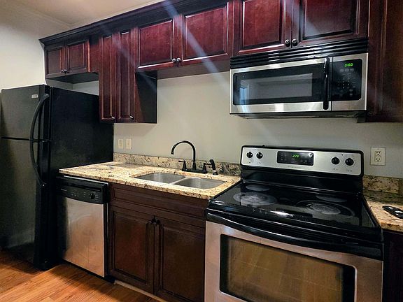 5th image of 685 Penn Ave NE APT 2