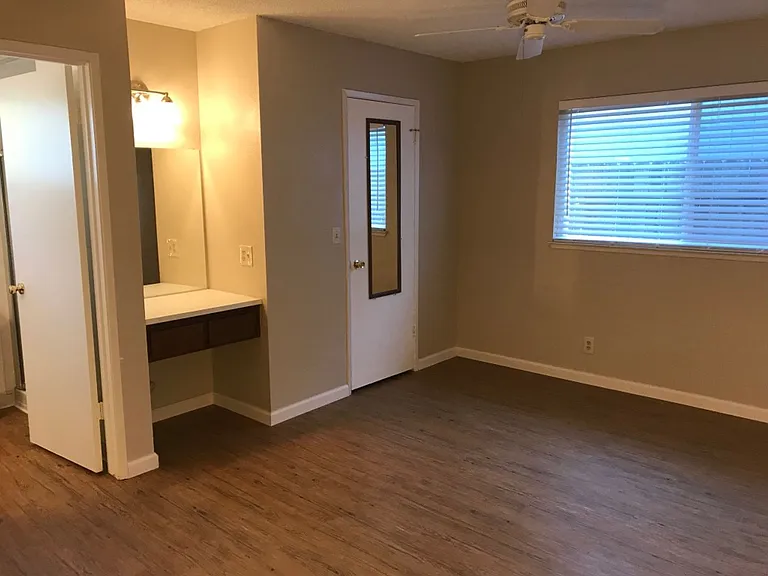 5532 E Knoll Dr — Photo 6