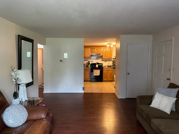 13 Cross St APT 2, North Chelmsford, MA 01863