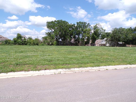 3rd image of 202 Leaning Oak Dr