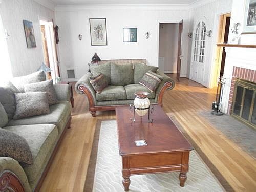 3rd image of 1041 Isaacs Ave
