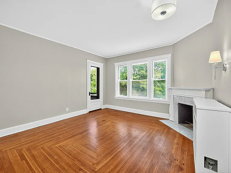 Clermont Condominiums — Photo 30