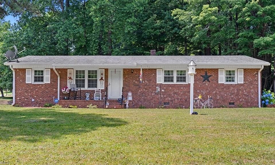 1st image of 630 Dogwood Cir