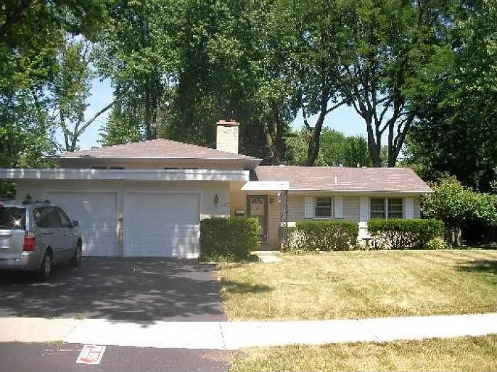 1124 Laurel Ln photo 1
