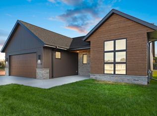 435 Riverview Ridge Pl, Combined Locks, WI 54113