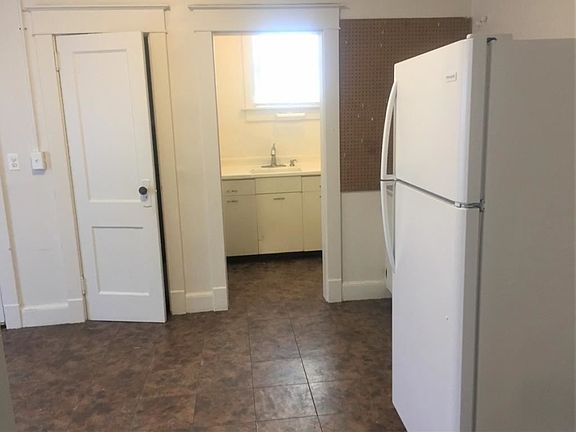 4th image of 55 Tompkins St