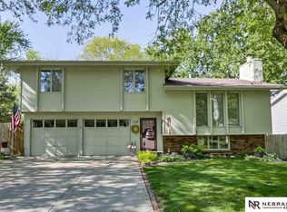 3308 Leawood Dr, Bellevue, NE 68123